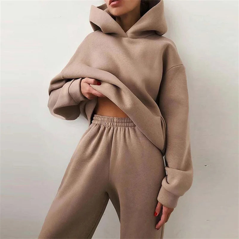 SNKRD CozyFlex™ Women’s Oversized Tracksuit – Warm Hoodie & High-Waist Cargo Joggers | Sneakermind